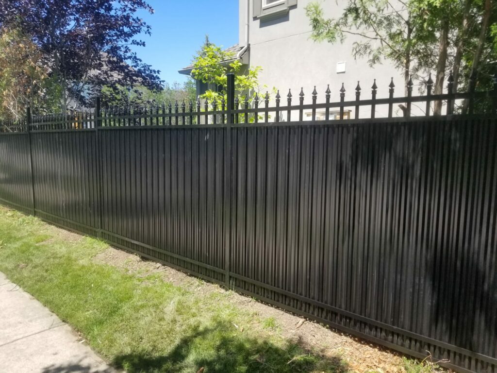 Aluminum black privacy fence canada