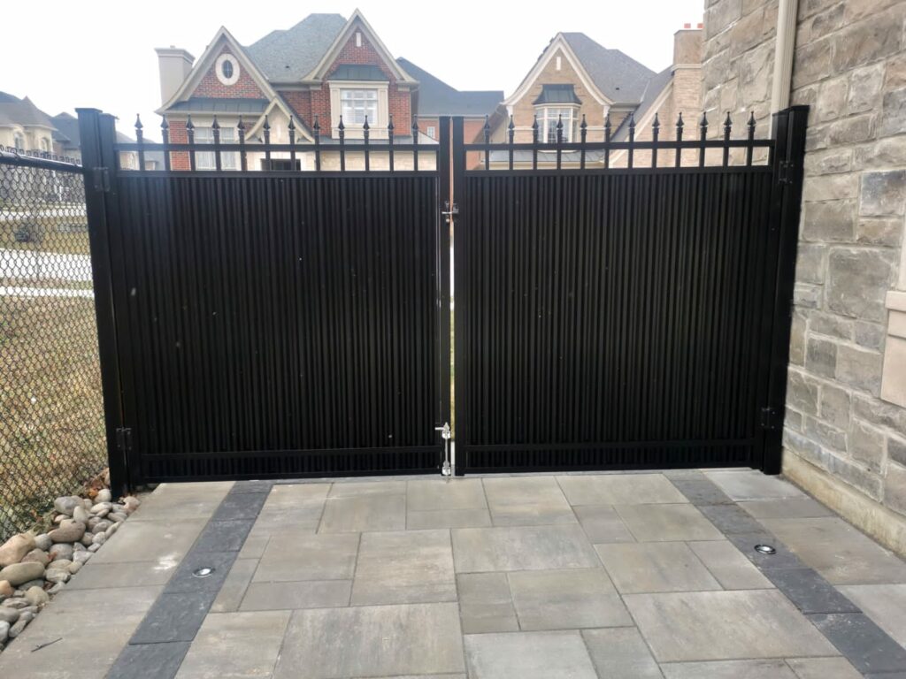 black privacy fence canada